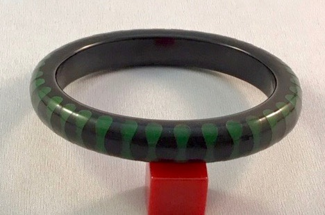 Teresa1 black/green micro bowtie bangle